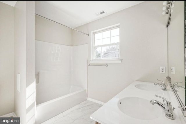 1396 TRISTRAM CIRCLE, Mantua, NJ 08051