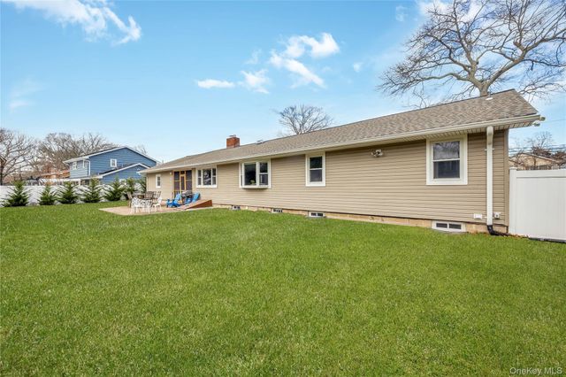 22 Wiggins Street, Ronkonkoma, NY 11779