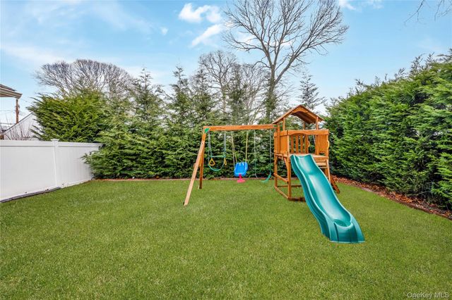 22 Wiggins Street, Ronkonkoma, NY 11779