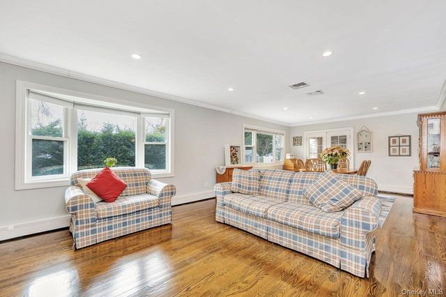 22 Wiggins Street, Ronkonkoma, NY 11779