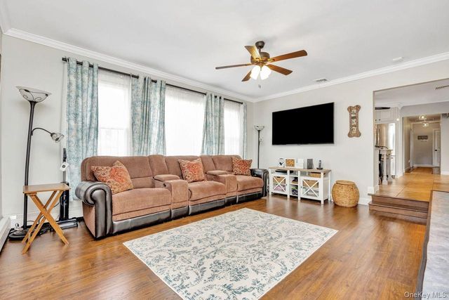 22 Wiggins Street, Ronkonkoma, NY 11779