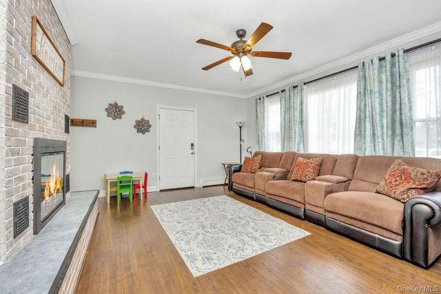 22 Wiggins Street, Ronkonkoma, NY 11779