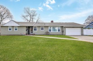 22 Wiggins Street, Ronkonkoma, NY 11779
