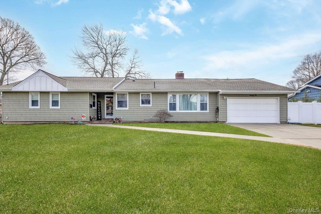 22 Wiggins Street, Ronkonkoma, NY 11779