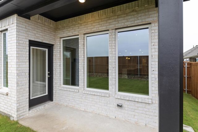 1636 Edgeway Drive, Aubrey, TX 76227
