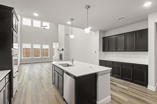 1636 Edgeway Drive, Aubrey, TX 76227