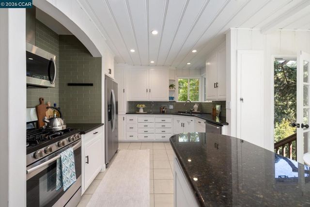 6008 Chelton Dr, Oakland, CA 94611