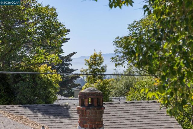 6008 Chelton Dr, Oakland, CA 94611
