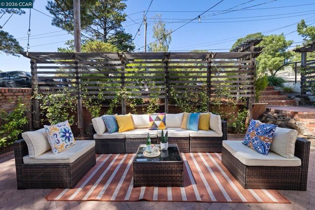 6008 Chelton Dr, Oakland, CA 94611