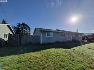 605 COTTONWOOD Ave, Tillamook, OR 97141
