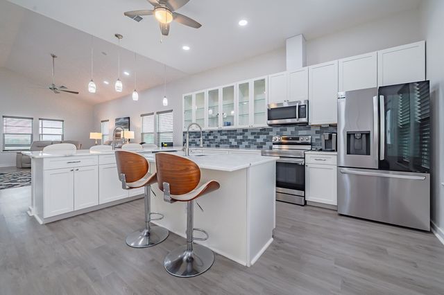 11 & 12 Bayview Loop, Rockport, TX 78382