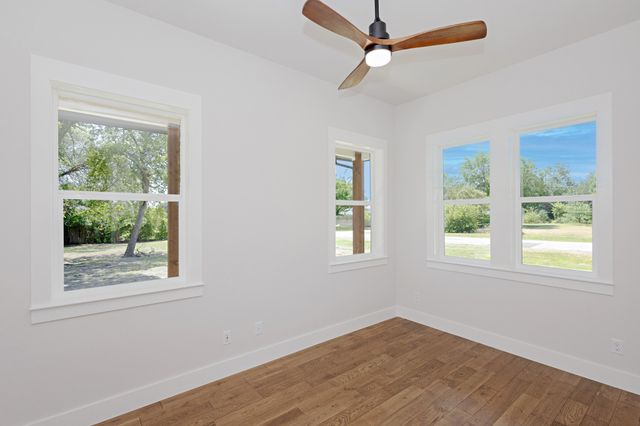 418 W 4th Street, Justin, TX 76247