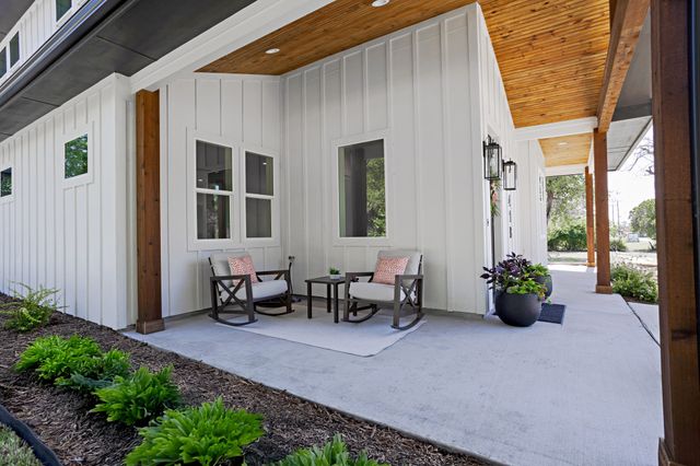 418 W 4th Street, Justin, TX 76247