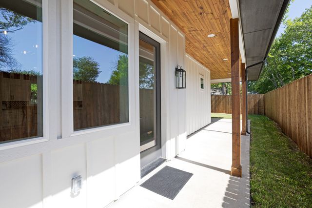 418 W 4th Street, Justin, TX 76247