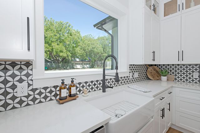 418 W 4th Street, Justin, TX 76247