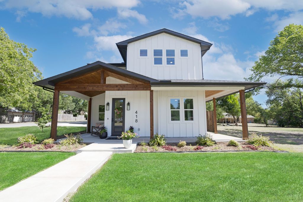 418 W 4th Street, Justin, TX 76247