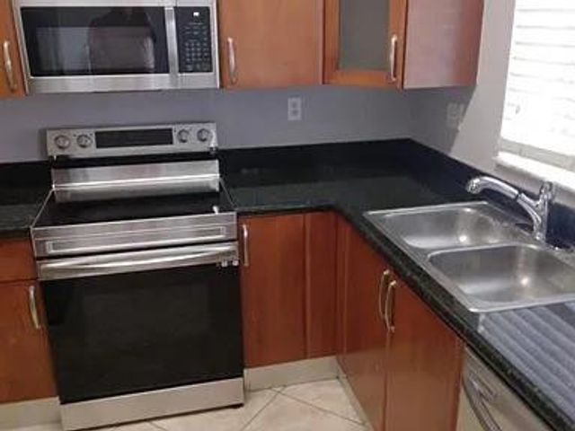 18003 NW 74 Path 18003, Hialeah, FL 33015