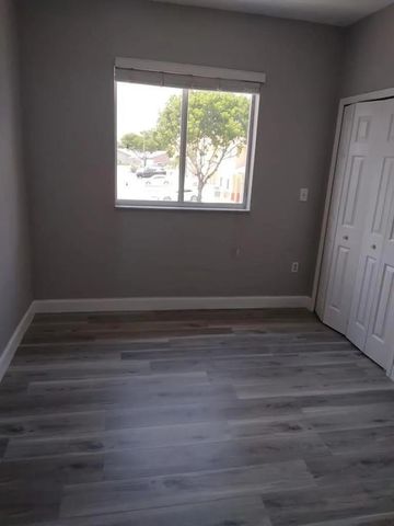 18003 NW 74 Path 18003, Hialeah, FL 33015