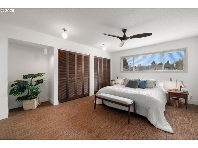 15330 Nw OAKHILLS Dr, Beaverton, OR 97006