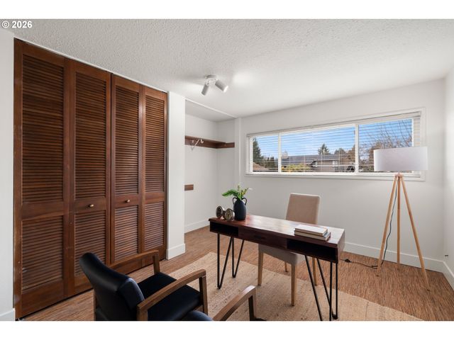 15330 Nw OAKHILLS Dr, Beaverton, OR 97006