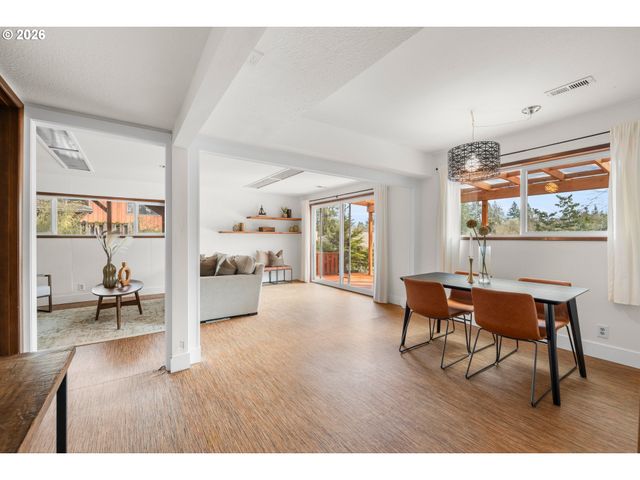 15330 Nw OAKHILLS Dr, Beaverton, OR 97006