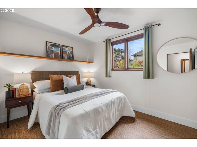 15330 Nw OAKHILLS Dr, Beaverton, OR 97006