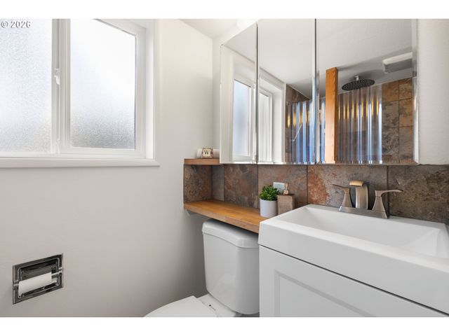 15330 Nw OAKHILLS Dr, Beaverton, OR 97006