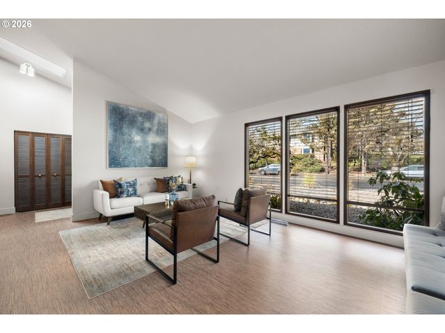 15330 Nw OAKHILLS Dr, Beaverton, OR 97006