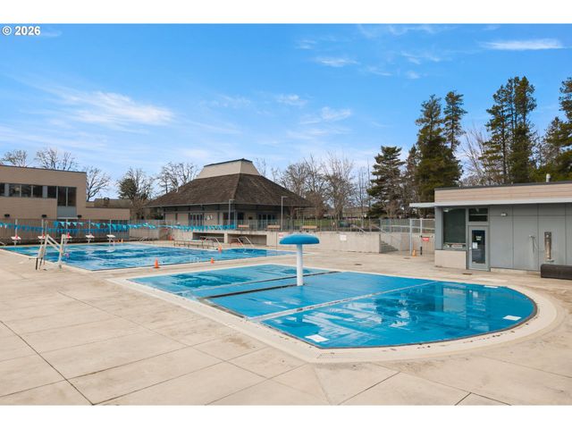 15330 Nw OAKHILLS Dr, Beaverton, OR 97006