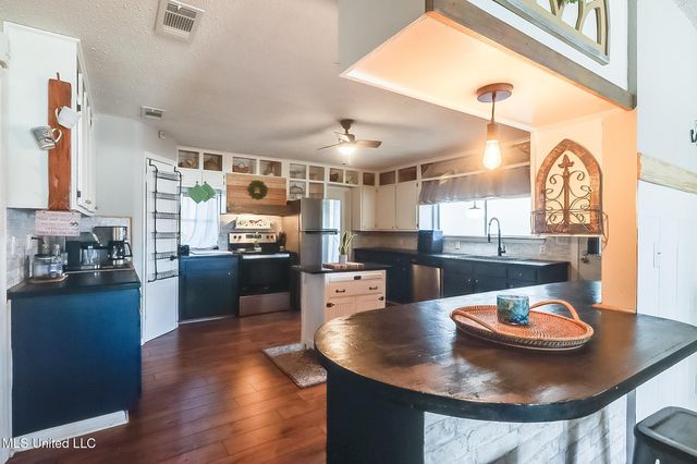735 N Magnolia Drive, Wiggins, MS 39577