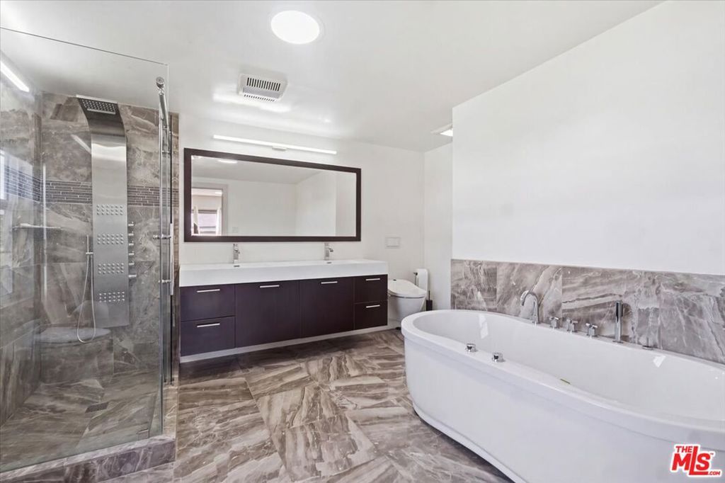729 S Bronson Avenue, Los Angeles, CA 90005 — photo 3