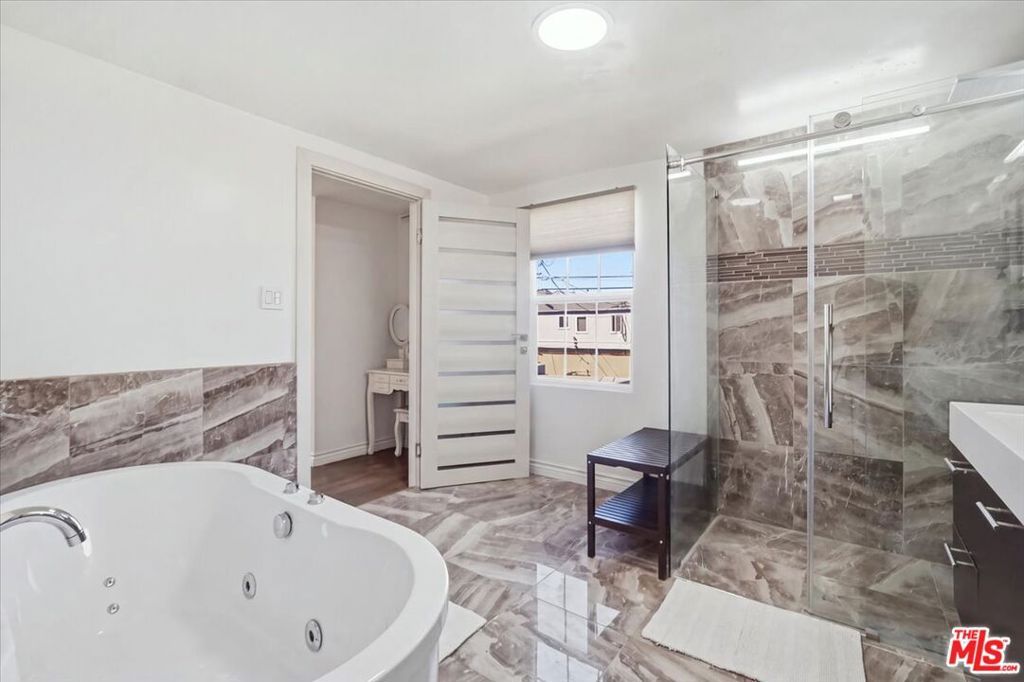 729 S Bronson Avenue, Los Angeles, CA 90005 — photo 4