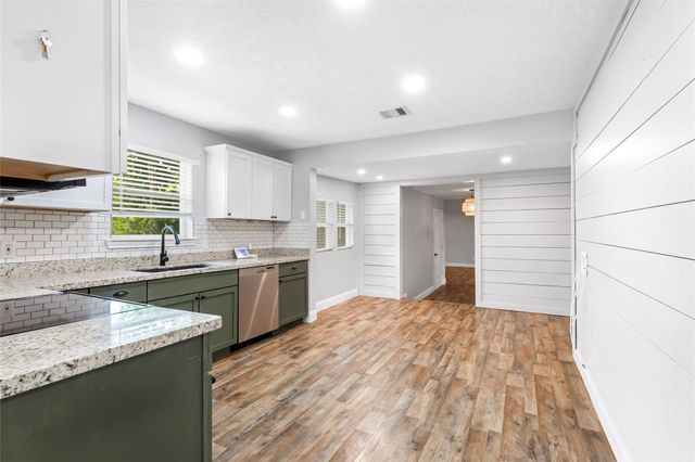 302 E Kay Street, Dayton, TX 77535