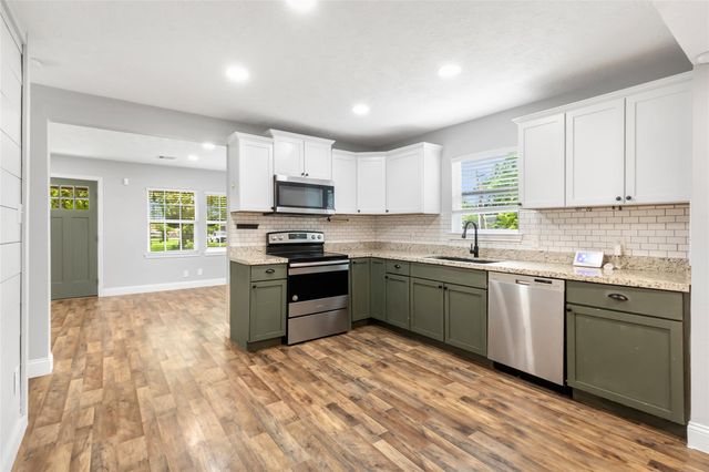 302 E Kay Street, Dayton, TX 77535