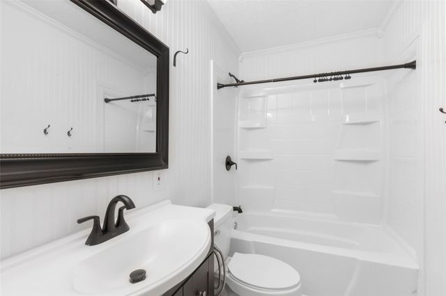 302 E Kay Street, Dayton, TX 77535