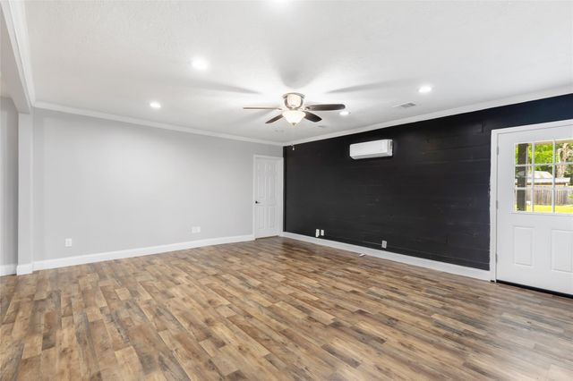 302 E Kay Street, Dayton, TX 77535