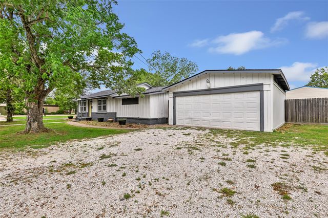 302 E Kay Street, Dayton, TX 77535
