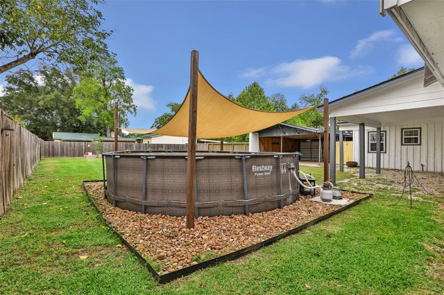302 E Kay Street, Dayton, TX 77535