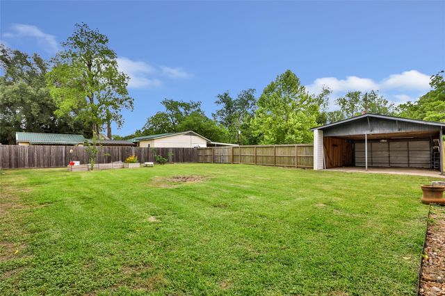 302 E Kay Street, Dayton, TX 77535