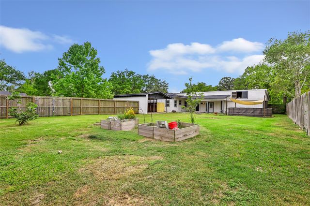 302 E Kay Street, Dayton, TX 77535