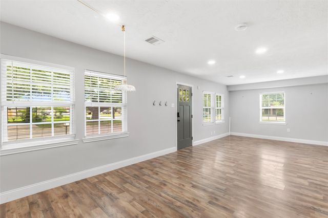 302 E Kay Street, Dayton, TX 77535