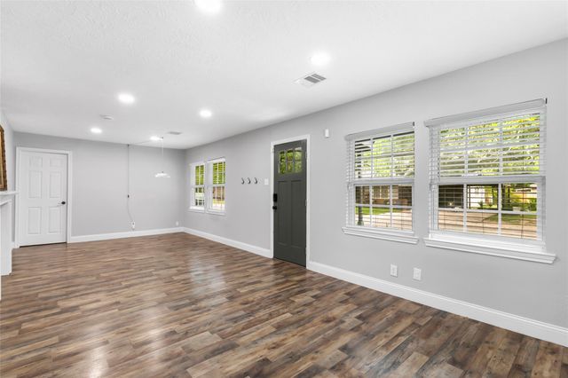 302 E Kay Street, Dayton, TX 77535