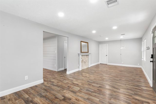 302 E Kay Street, Dayton, TX 77535