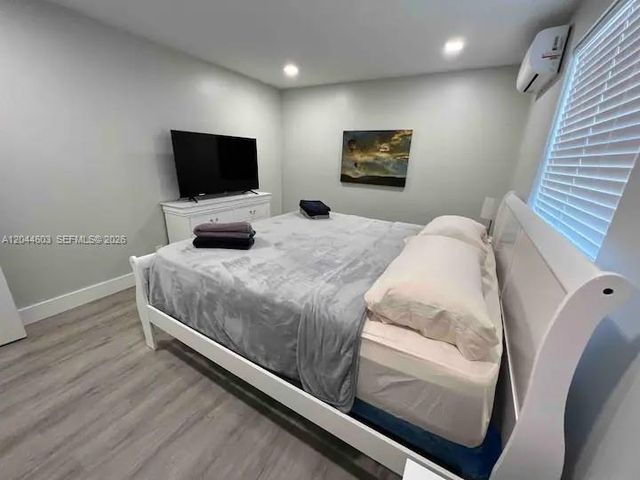 1925 Dewey St, Hollywood, FL 33020