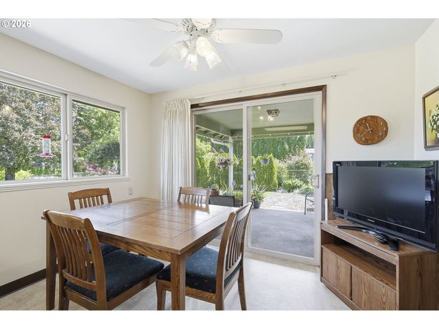 15651 HENRICI Rd, Oregon City, OR 97045
