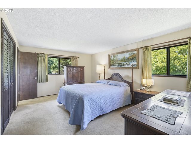15651 HENRICI Rd, Oregon City, OR 97045