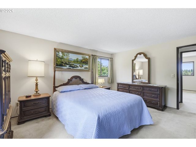 15651 HENRICI Rd, Oregon City, OR 97045