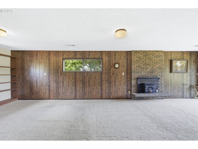 15651 HENRICI Rd, Oregon City, OR 97045