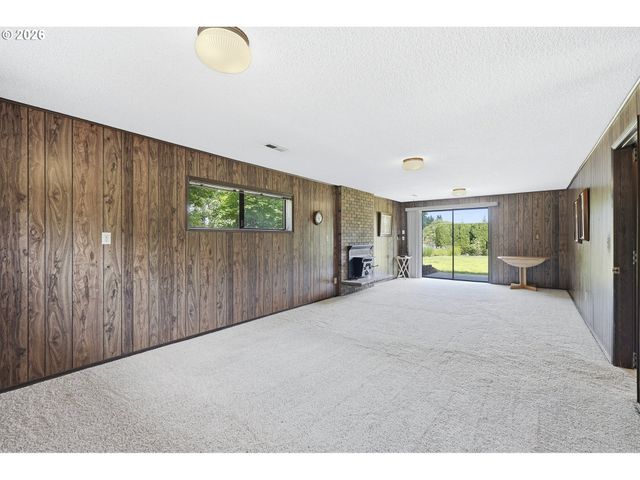 15651 HENRICI Rd, Oregon City, OR 97045