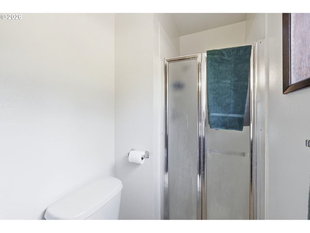 15651 HENRICI Rd, Oregon City, OR 97045